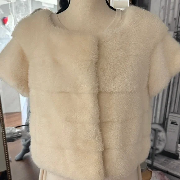 Elegant Cream Real 100% mink Fur Jacket, size M